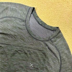 Lululemon Men’s Time To Get Dirty Get Outside Get Sweaty Tee Size L (Dark Grey)